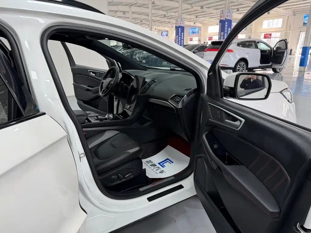 Ford Edge 2020 — фото 13