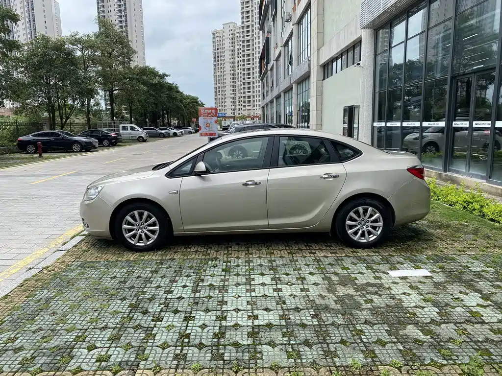 Buick Excelle 2015 — фото 2