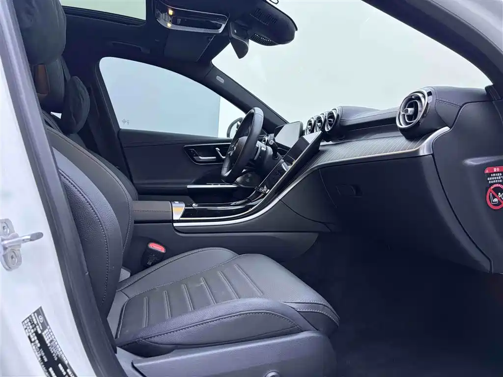 Mercedes-Benz C-Class 2024 — фото 17