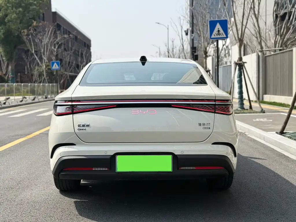 BYD Seal 07 DM-i 2026 — фото 10