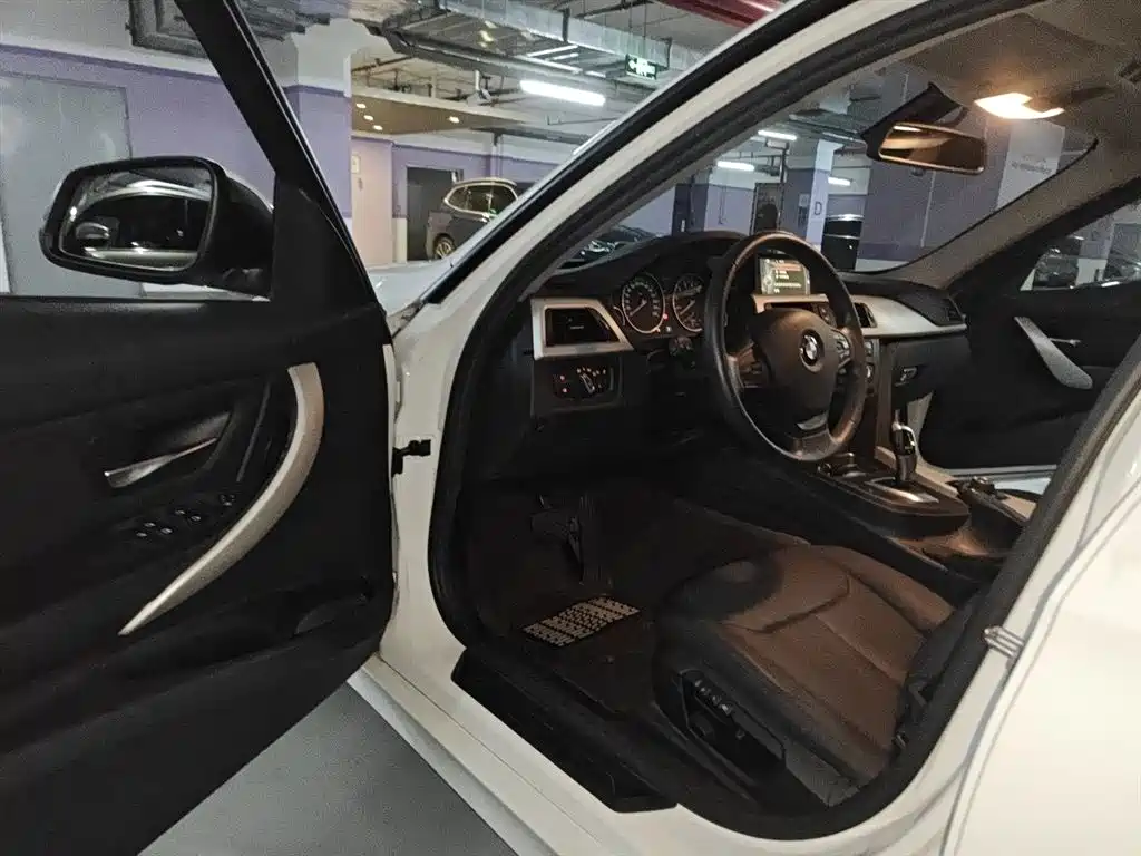 BMW 3 Series 2017 — фото 12