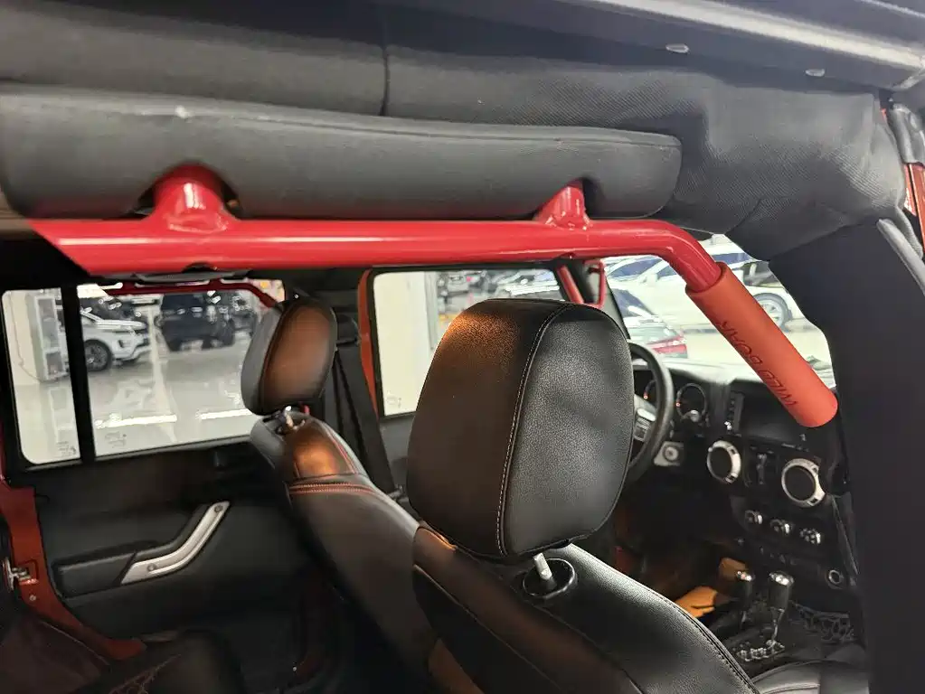 Jeep Wrangler 2014 — фото 13