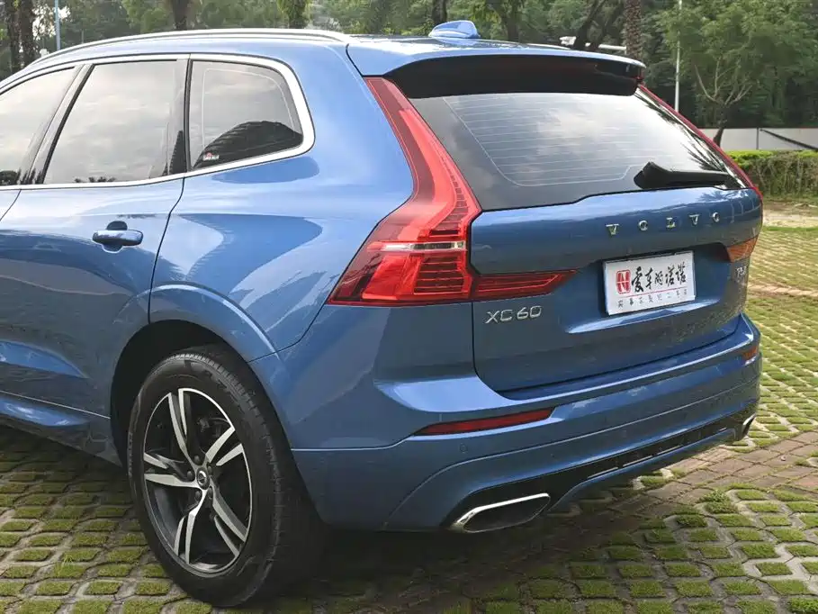 Volvo XC60 2018 — фото 13