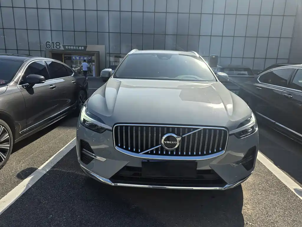 Volvo XC60 2025 — фото 3