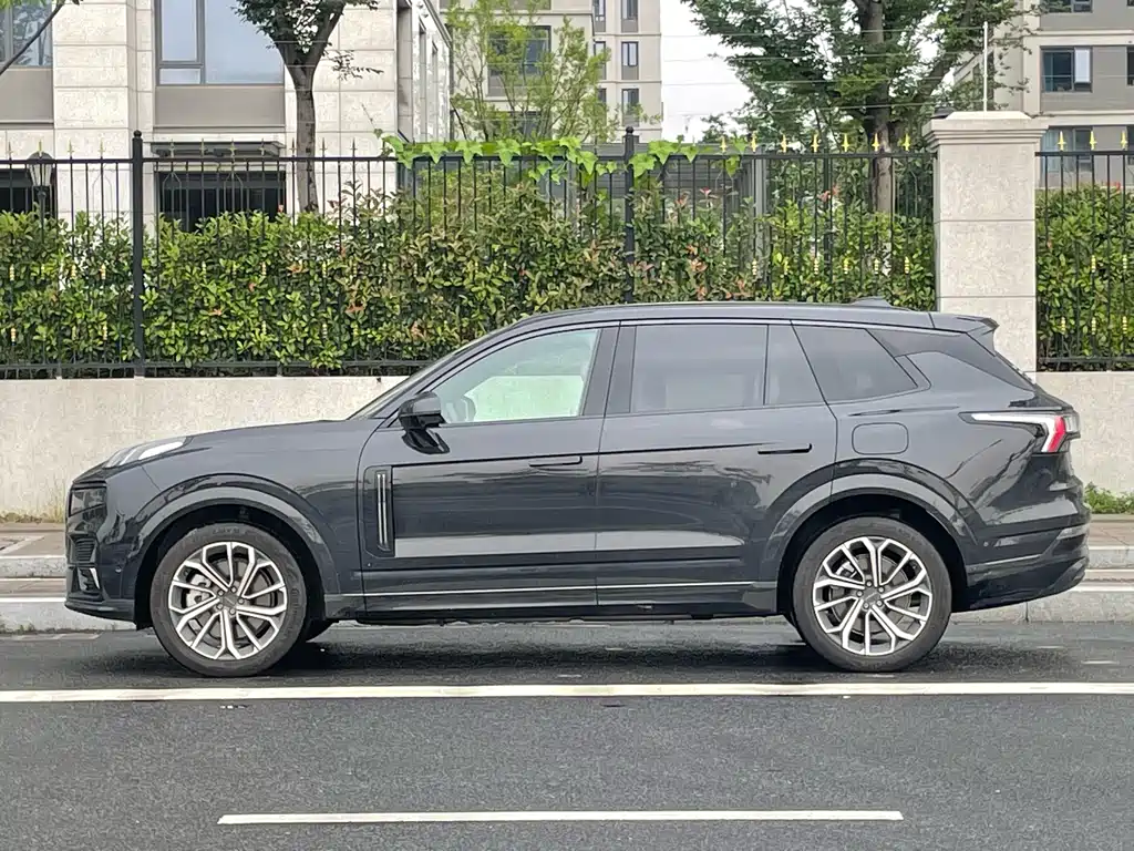 Lynk & Co 09 EM-P 2025 — фото 4