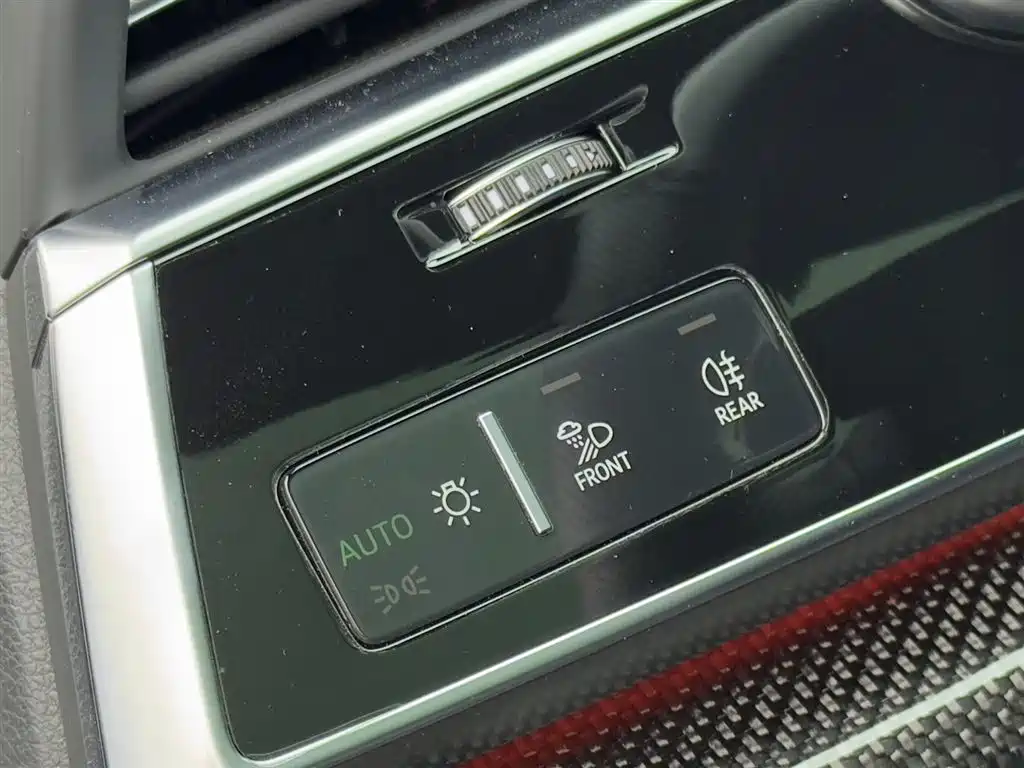 Audi SQ7 2024 — фото 16