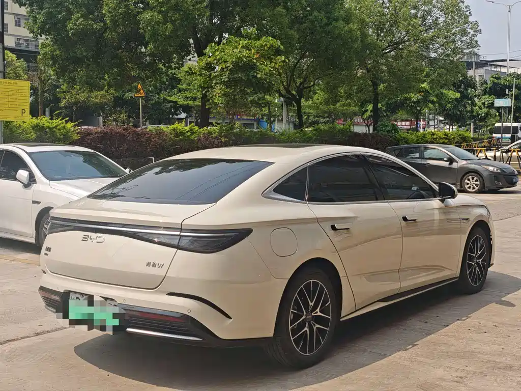 BYD Seal 07 DM-i 2024 — фото 7