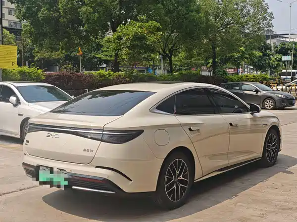 BYD Seal 07 DM-i 2025