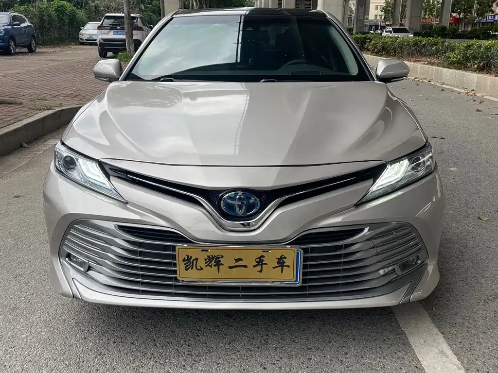 Toyota Camry 2019 — фото 2