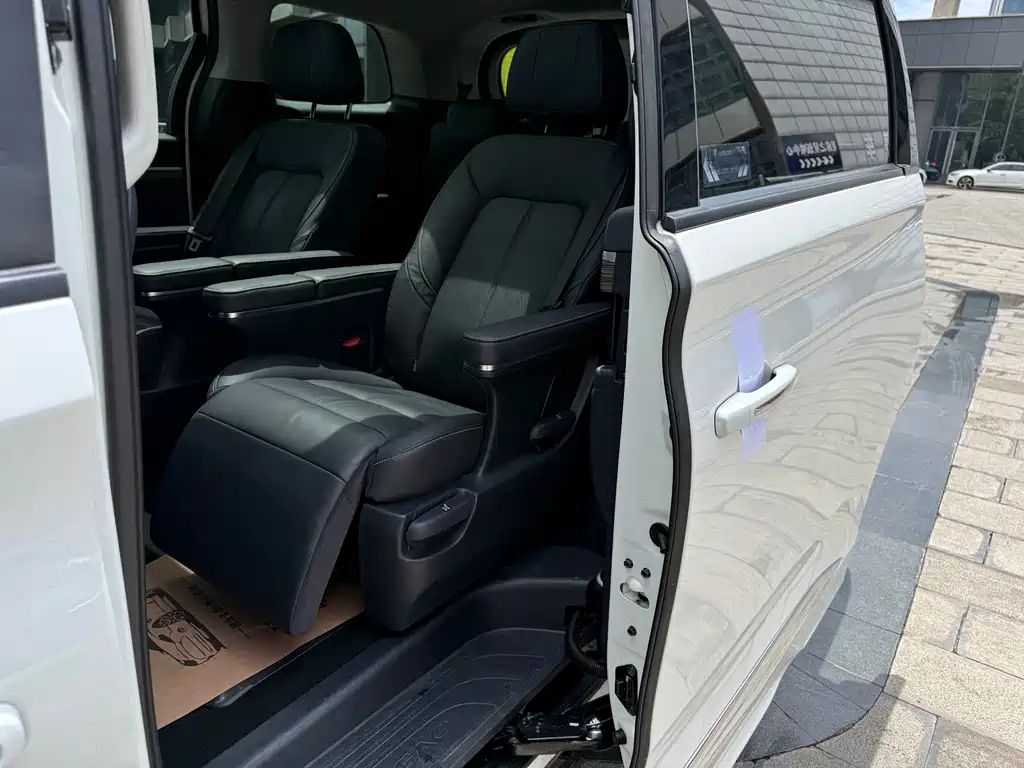GAC Motor Trumpchi M8 2023 — фото 29