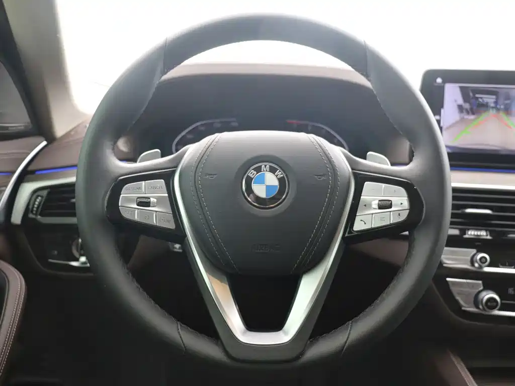 BMW 5 Series 2022 — фото 11