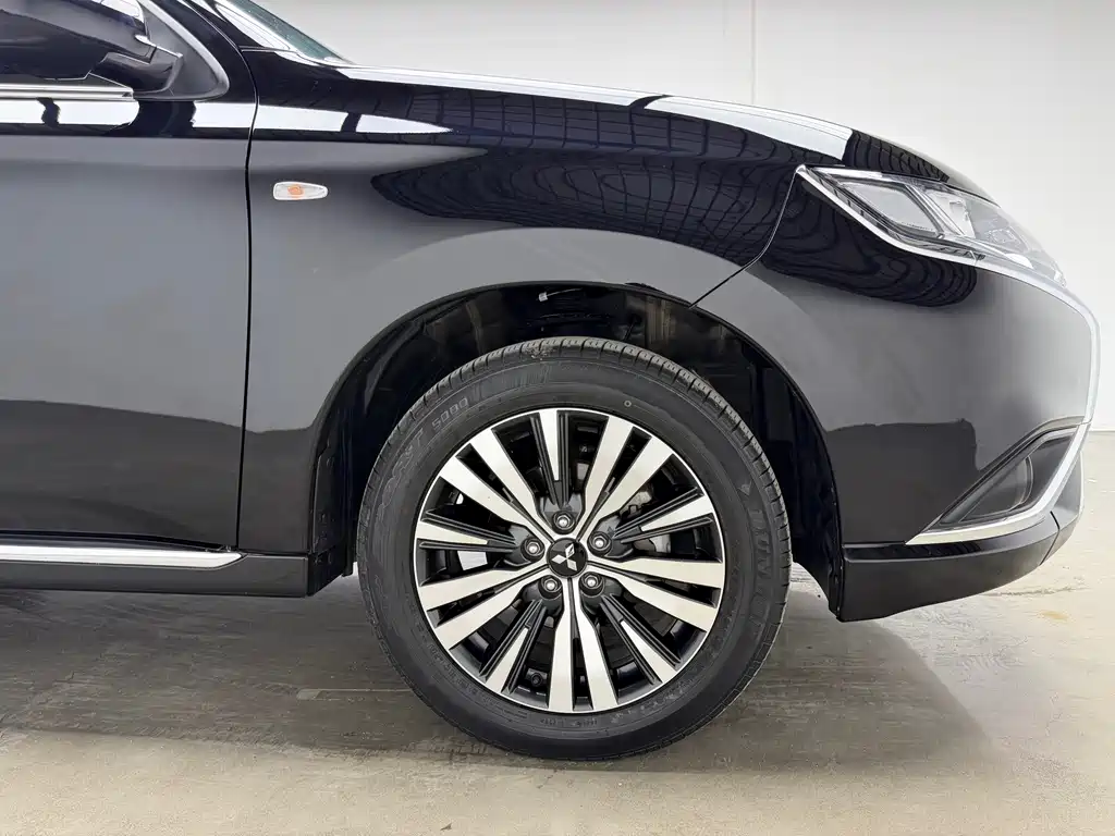 Mitsubishi Outlander 2022 — фото 30