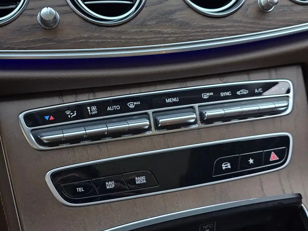 Mercedes-Benz E-Class 2023 — фото 13