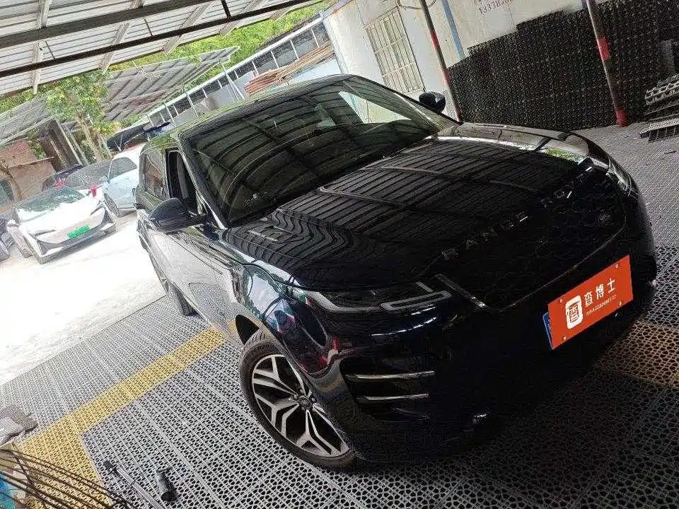 Land Rover Evoque 2022 — фото 1