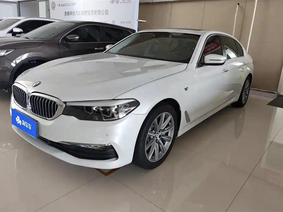 BMW 5 Series 2018 — фото 1