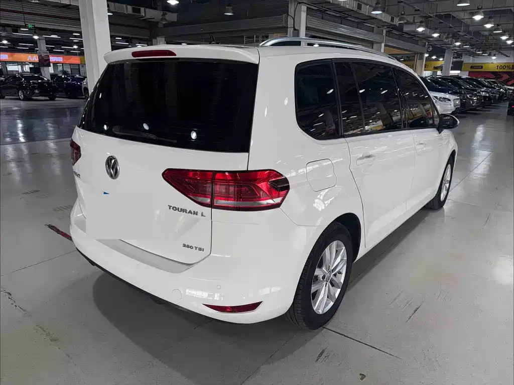 Volkswagen Touran 2018 — фото 20