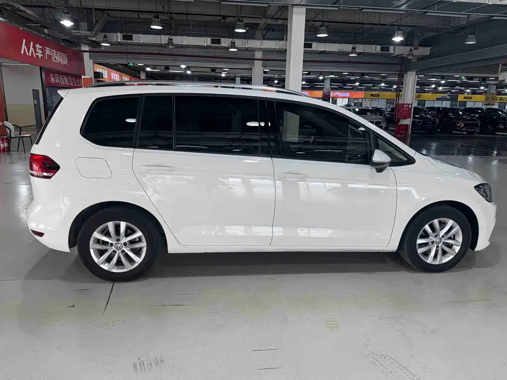 Volkswagen Touran 2018 — фото 21