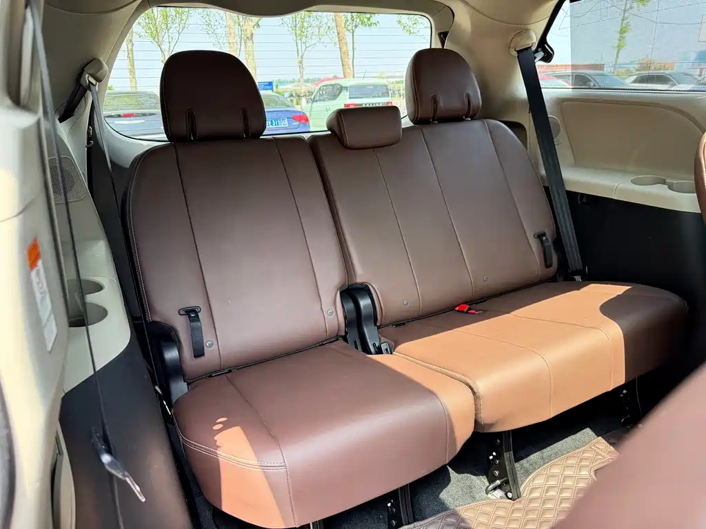 Toyota Sienna 2019 — фото 23