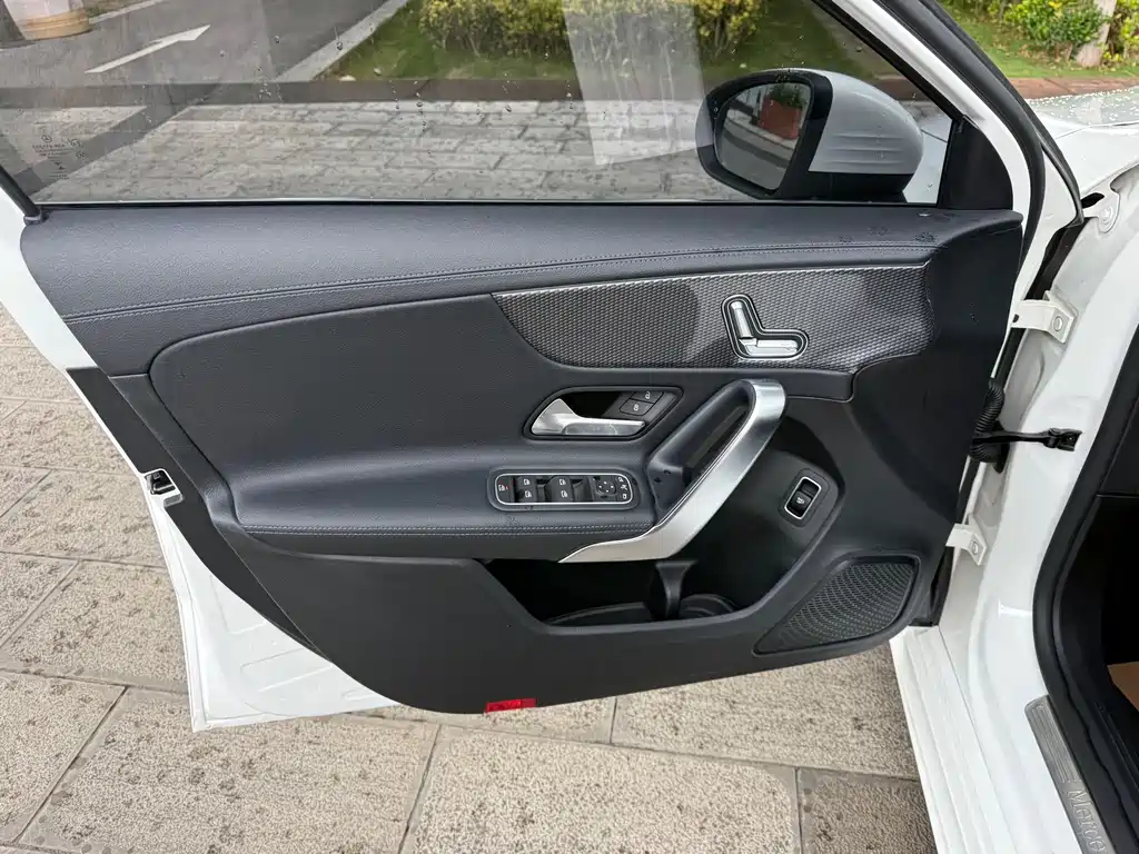 Mercedes-Benz A-Class 2022 — фото 17