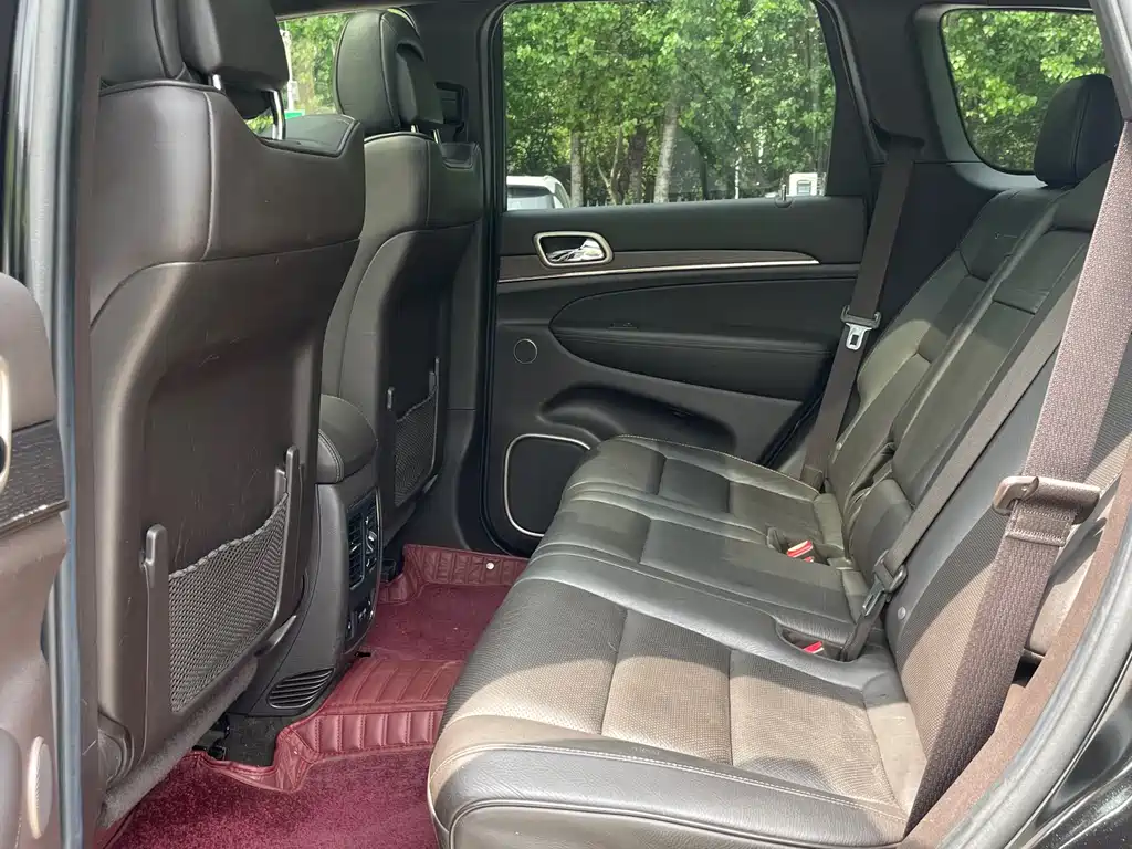 Jeep Grand Cherokee 2013 — фото 11