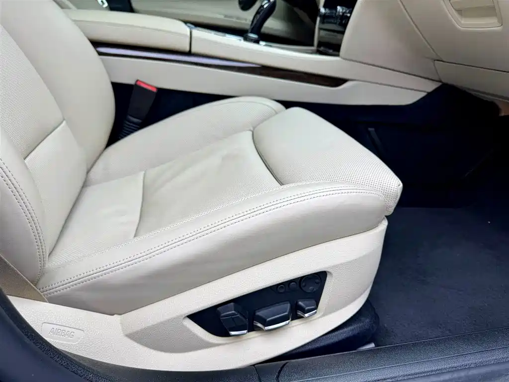 BMW 7 Series 2011 — фото 21
