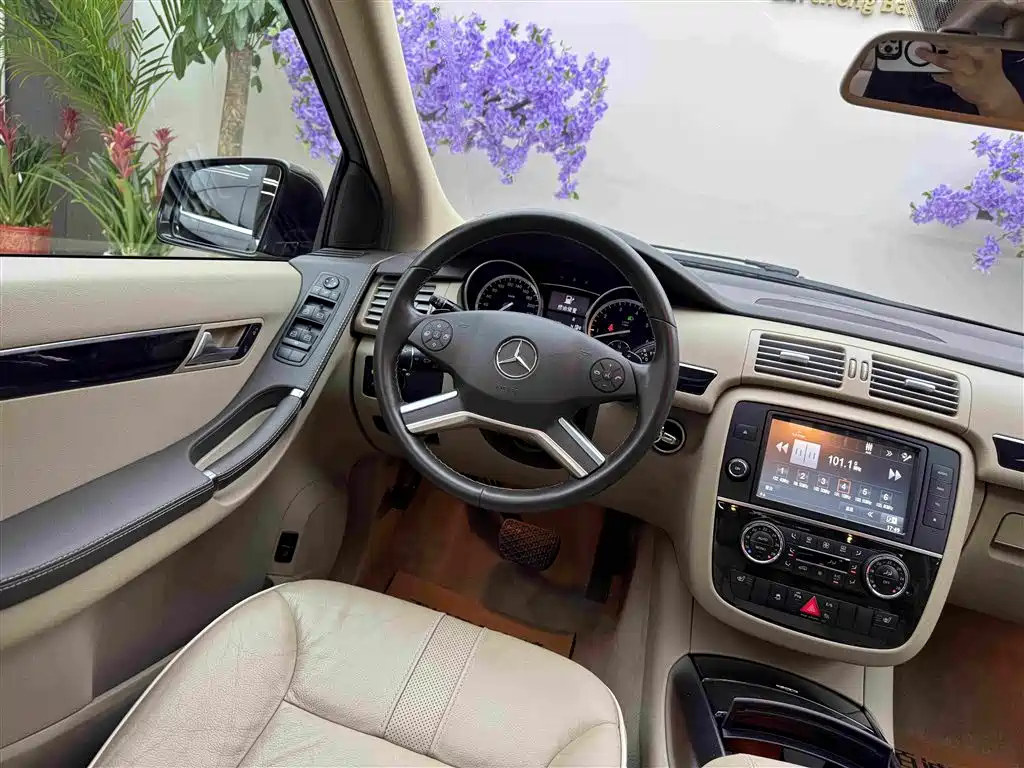 Mercedes-Benz R-Class 2017 — фото 16