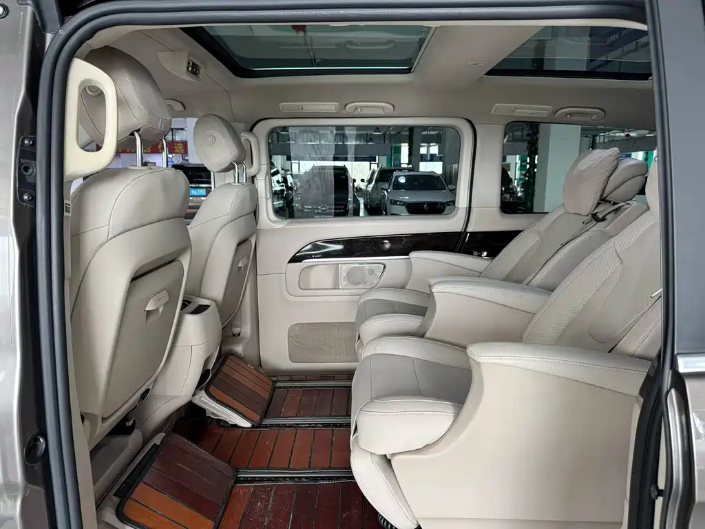 Mercedes-Benz V-Class 2019 — фото 8