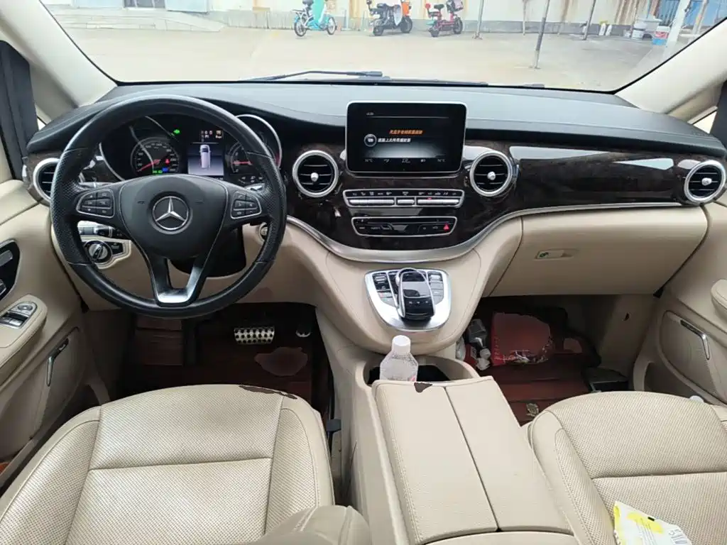 Mercedes-Benz V-Class 2019 — фото 10