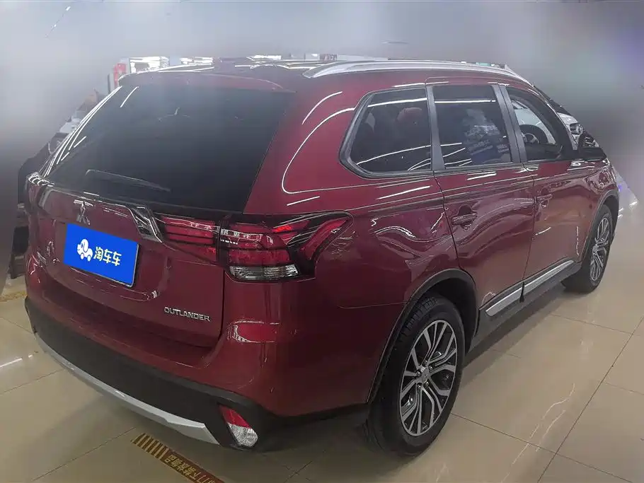 Mitsubishi Outlander 2018 — фото 3