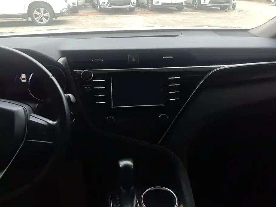 Toyota Camry 2018 — фото 13