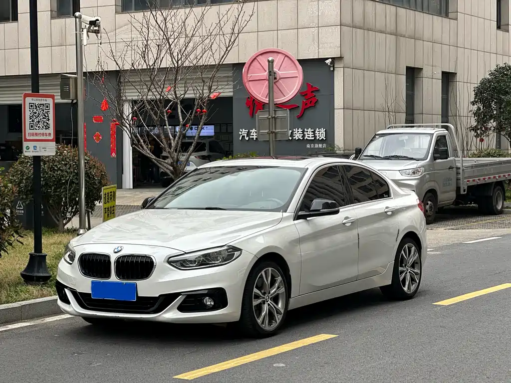 BMW 1 Series 2018 — фото 1