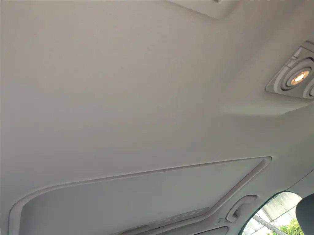 BMW 3 Series 2018 — фото 14
