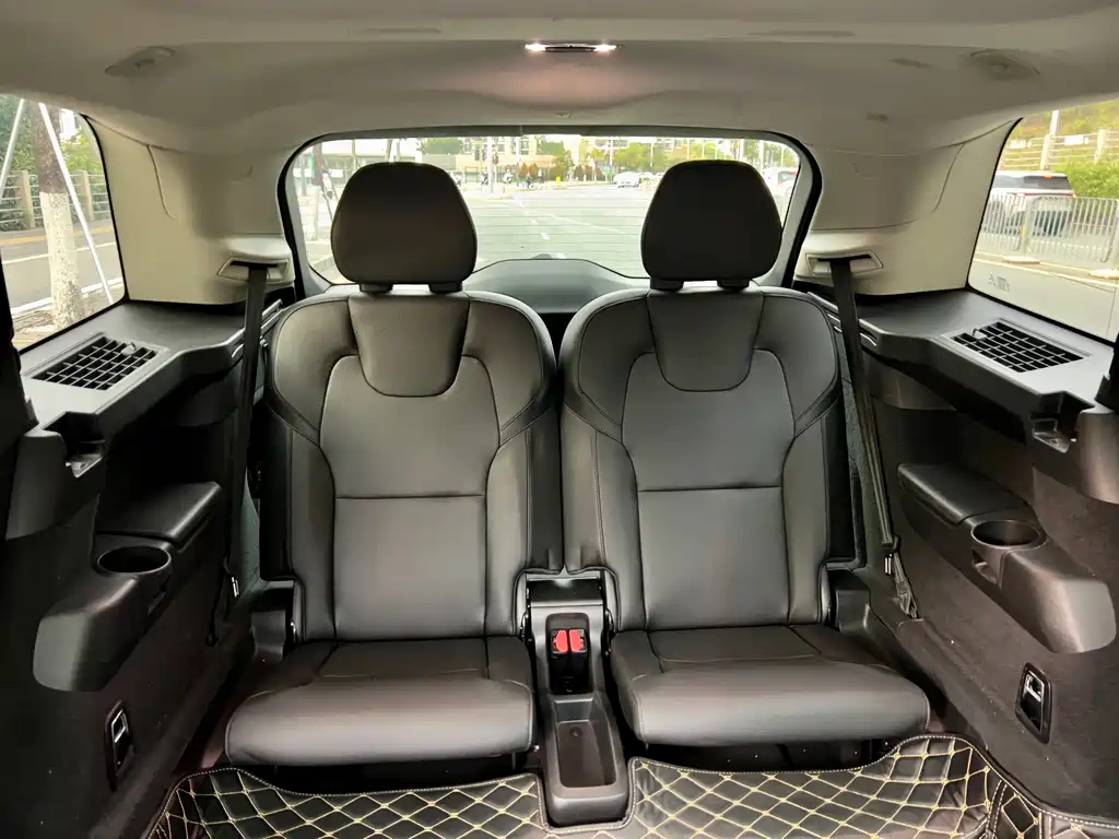 Volvo XC90 2020 — фото 19
