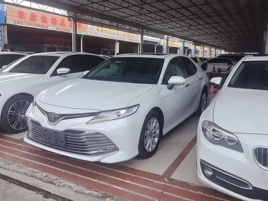 Toyota Camry 2018 — фото 1