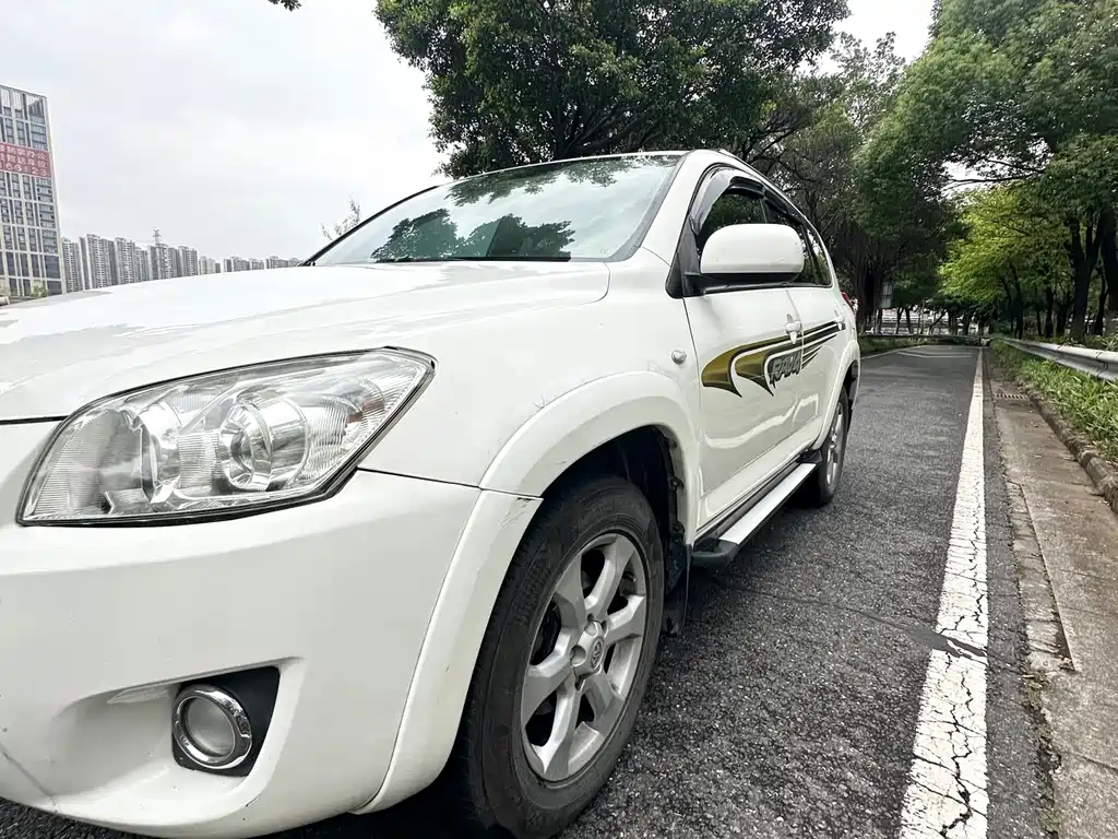 Toyota RAV4 2009 — фото 10