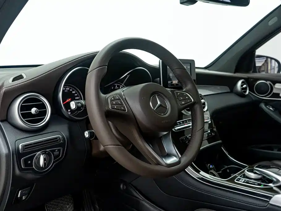 Mercedes-Benz GLC 2018 — фото 21