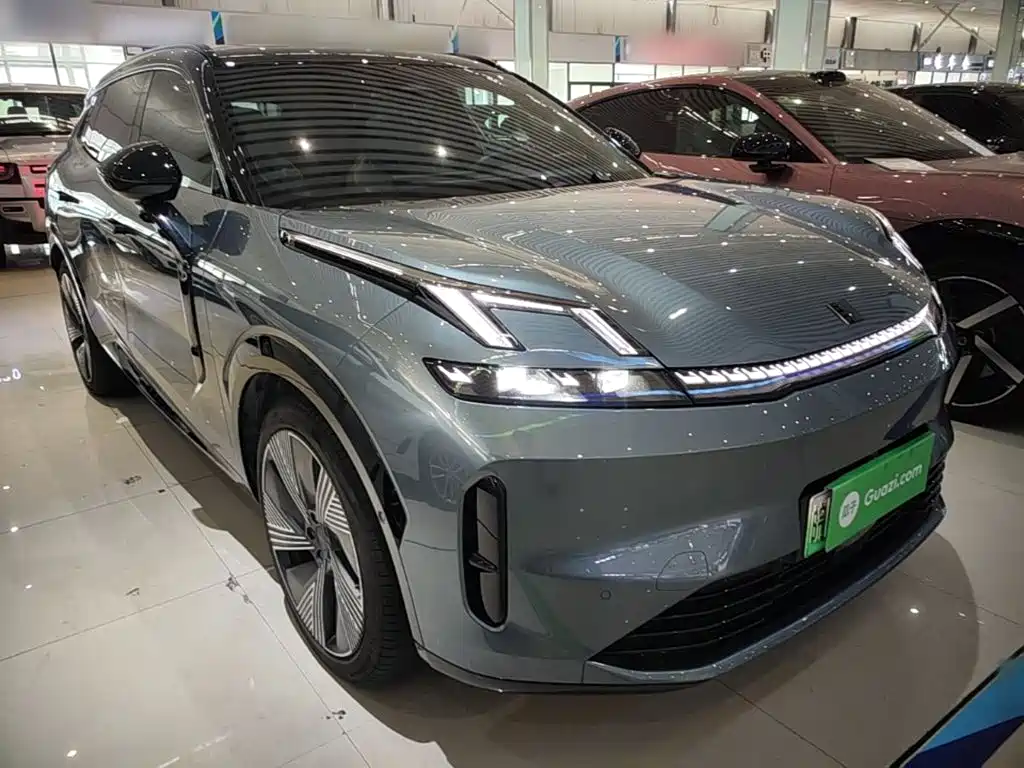 Lynk & Co 08 EM-P 2025