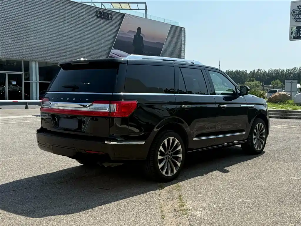 Lincoln Navigator 2020 — фото 11
