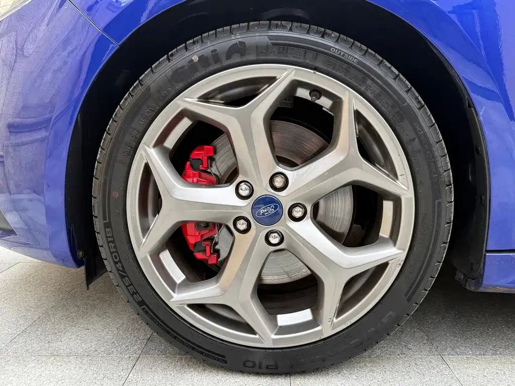Ford Focus 2017 — фото 15
