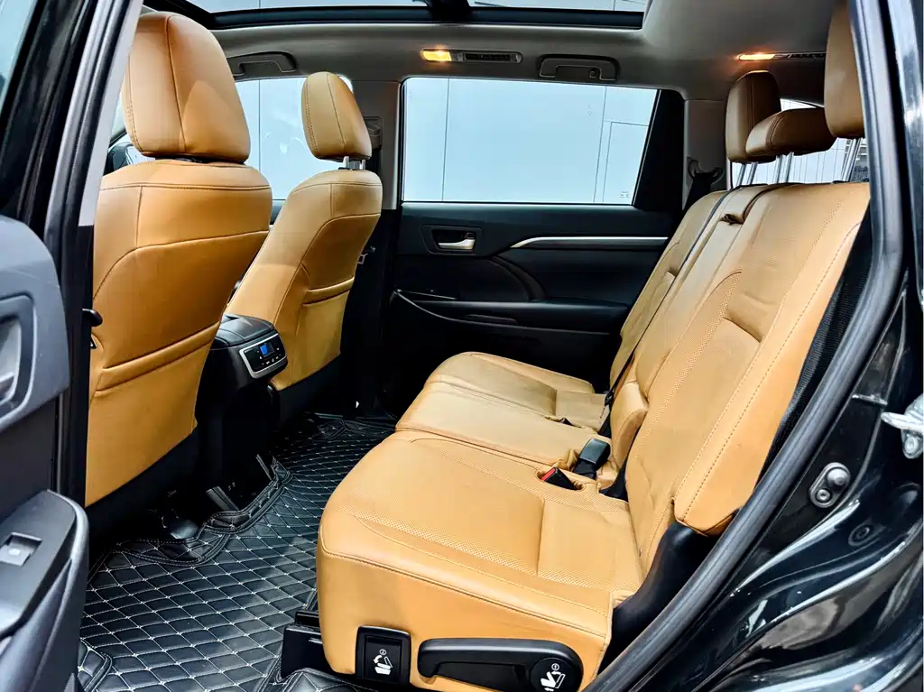 Toyota Highlander 2020 — фото 10