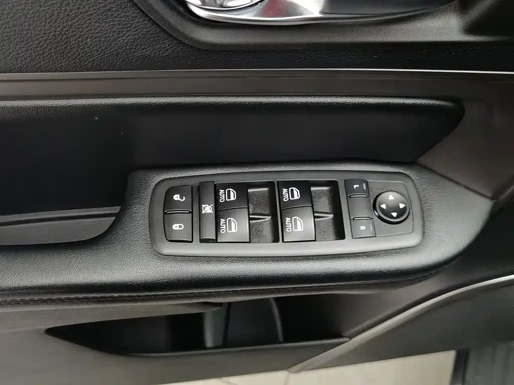 Jeep Commander 2019 — фото 9