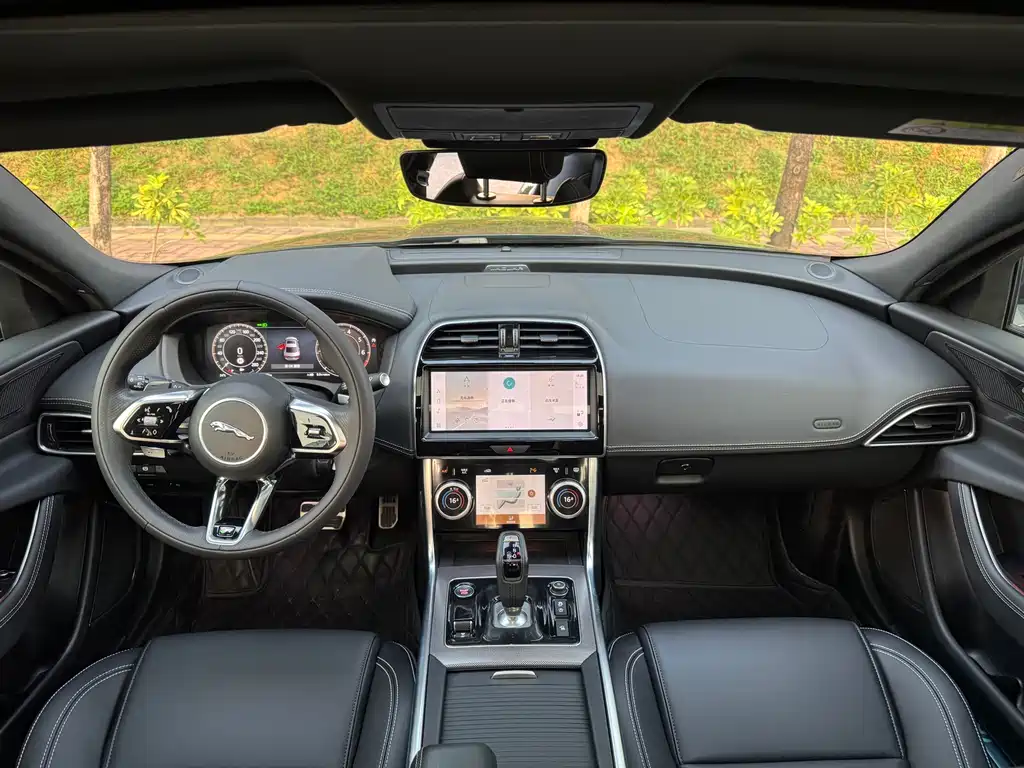 Jaguar XEL 2023 — фото 13