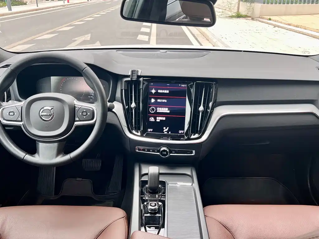 Volvo S60 2021 — фото 10