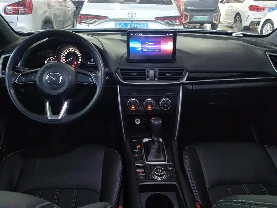 Mazda CX-4 2018 — фото 12