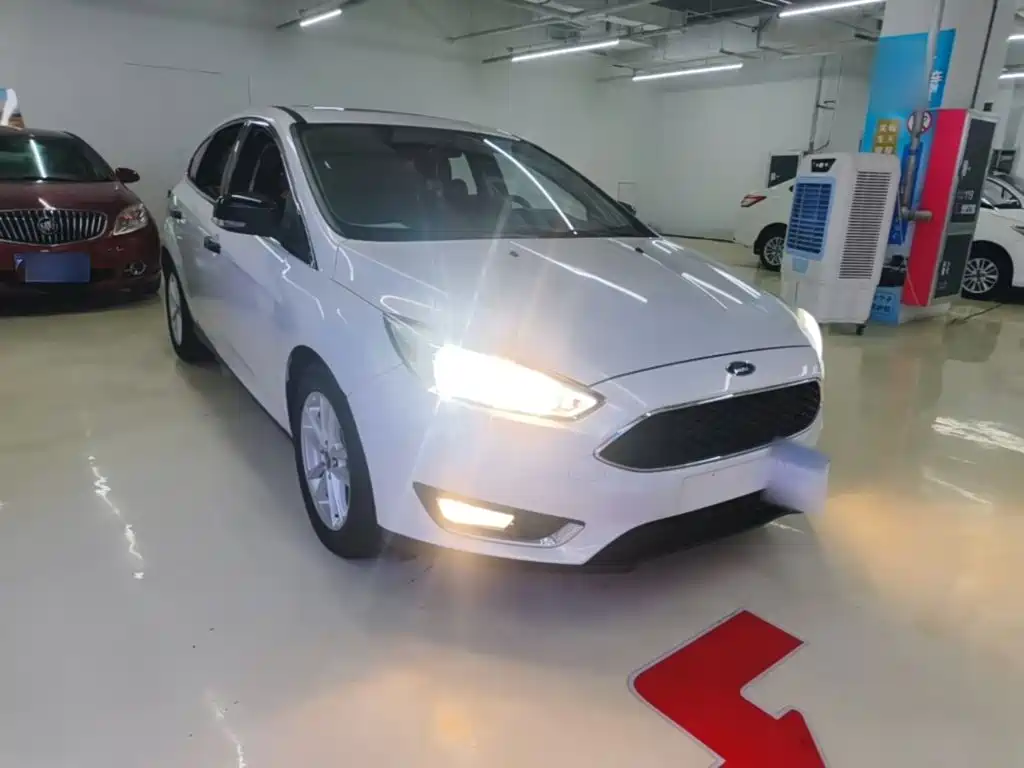 Ford Focus 2018 — фото 4