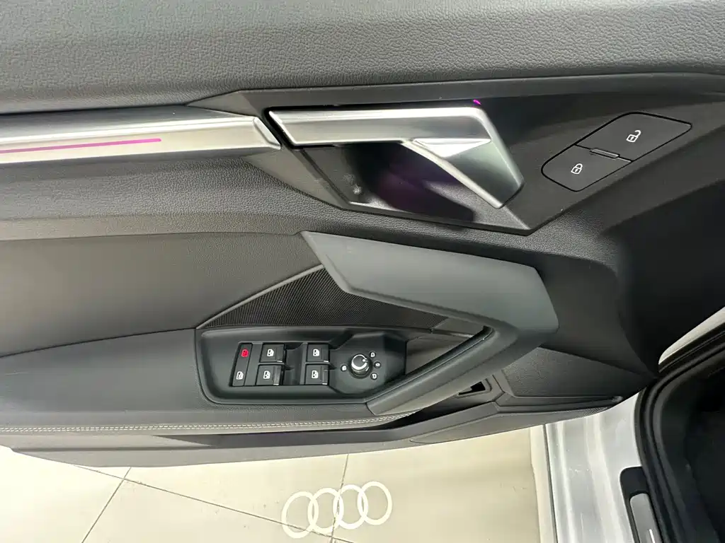 Audi A3 2023 — фото 11