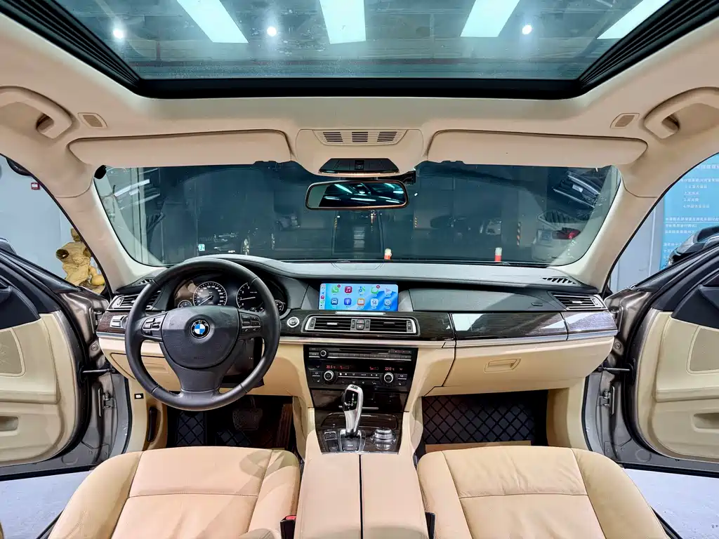 BMW 7 Series 2012 — фото 16