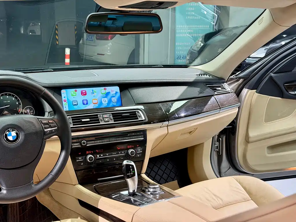 BMW 7 Series 2012 — фото 15