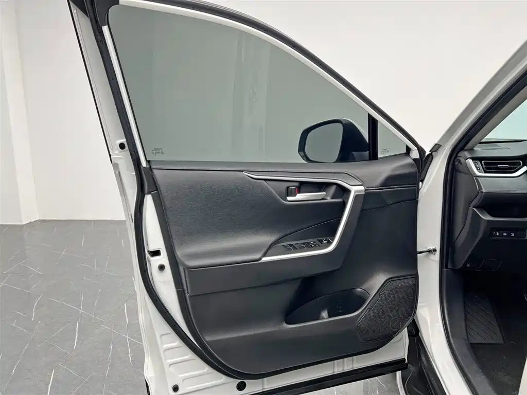 Toyota Wildlander 2023 — фото 11