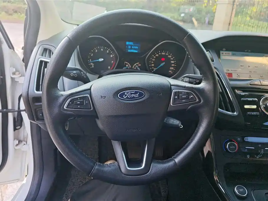 Ford Focus 2017 — фото 15